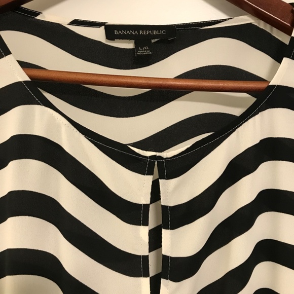 Banana Republic, long sleeve blouse, Size L, black and white - Picture 3 of 3